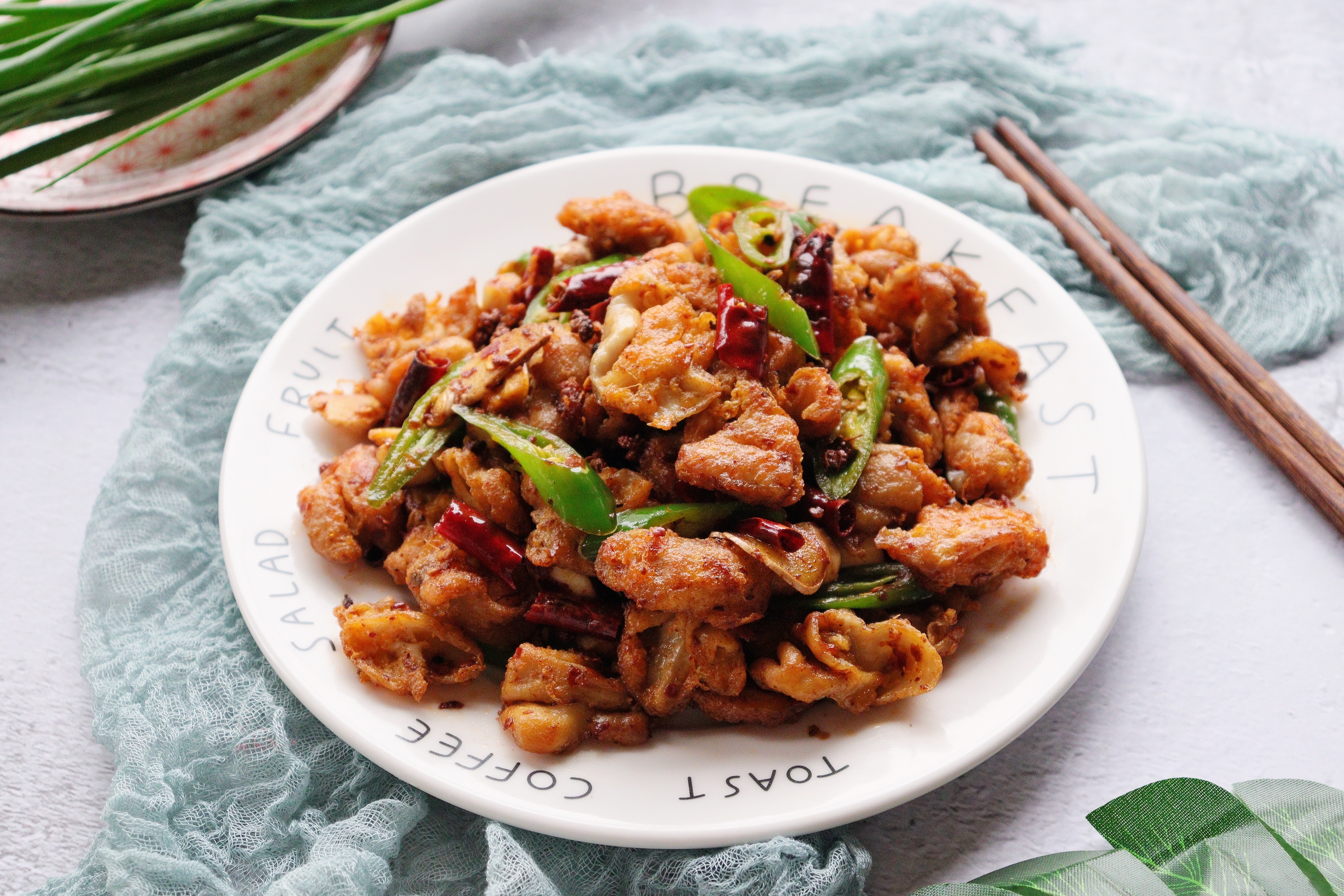 肥腸的家常菜做法，外酥裡糯，下酒又下飯，一周吃5次都不嫌膩