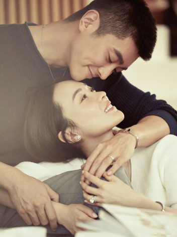 杜江夫妇低调带儿女游玩散心，霍思燕惬意微笑，网友：太幸福了