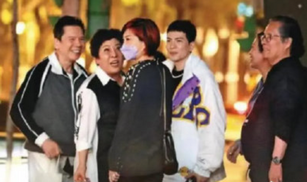 小向太郭碧婷产后颜值暴跌！素颜暴瘦太多不敢