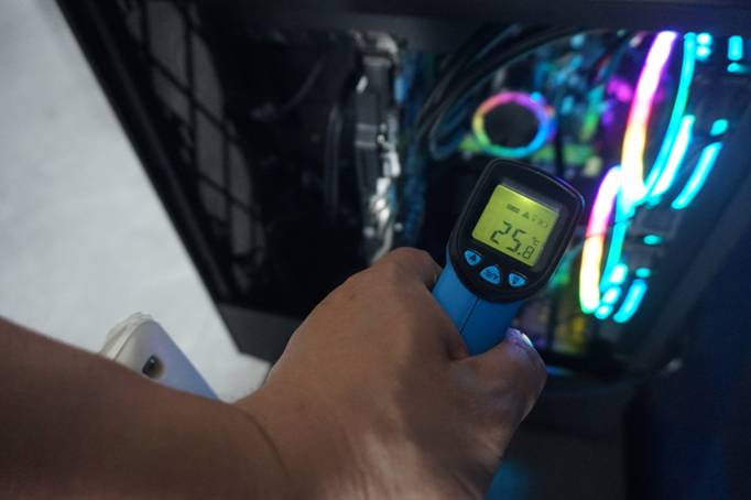 机箱的主角光环-Apexgaming艾湃TITAN-240 PRO电竞水冷散热器评测