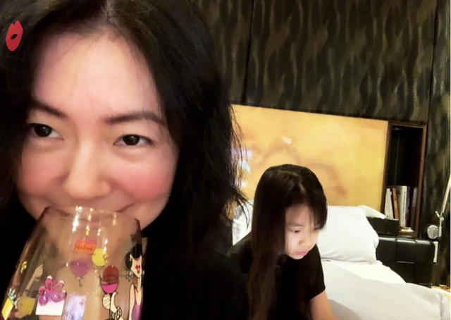 小S曬母女對話，許老三自稱三姐妹中她最美，對鏡wink超自信