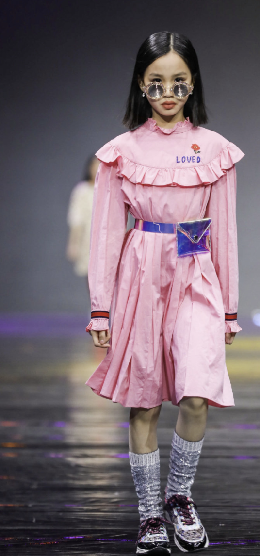 10位星二代小公主走秀，個個都是精緻萌娃，顏值氣場比父母還能打