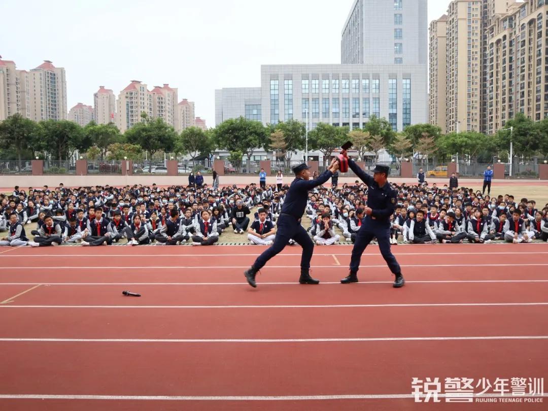 珠海锐警少年警训：安全教育进校园，护航珠海市梅华中学