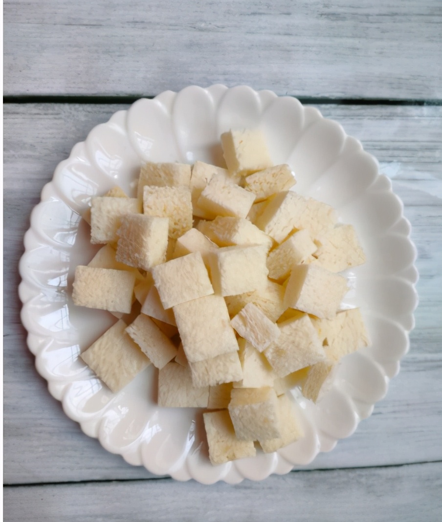 剩下的吐司不知道怎么吃？学会这个烤吐司布丁，酸甜好吃