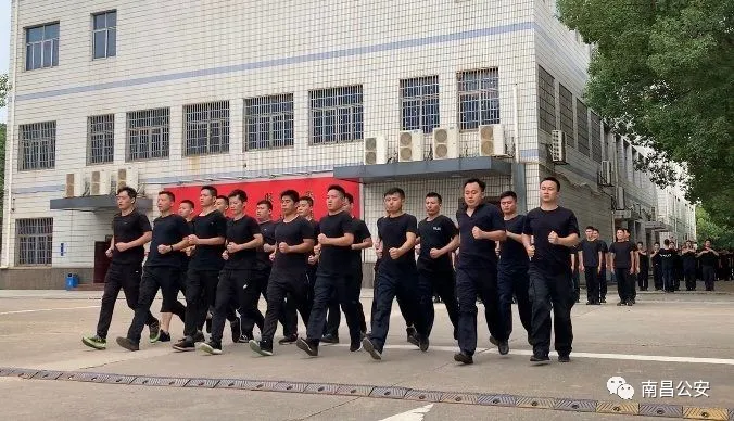 南昌243名新民警上好入警第一课 迈出从警新步伐
