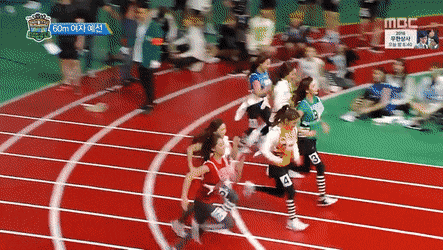 5年前在《偶运会》跑步比赛中摔倒的女爱豆身份