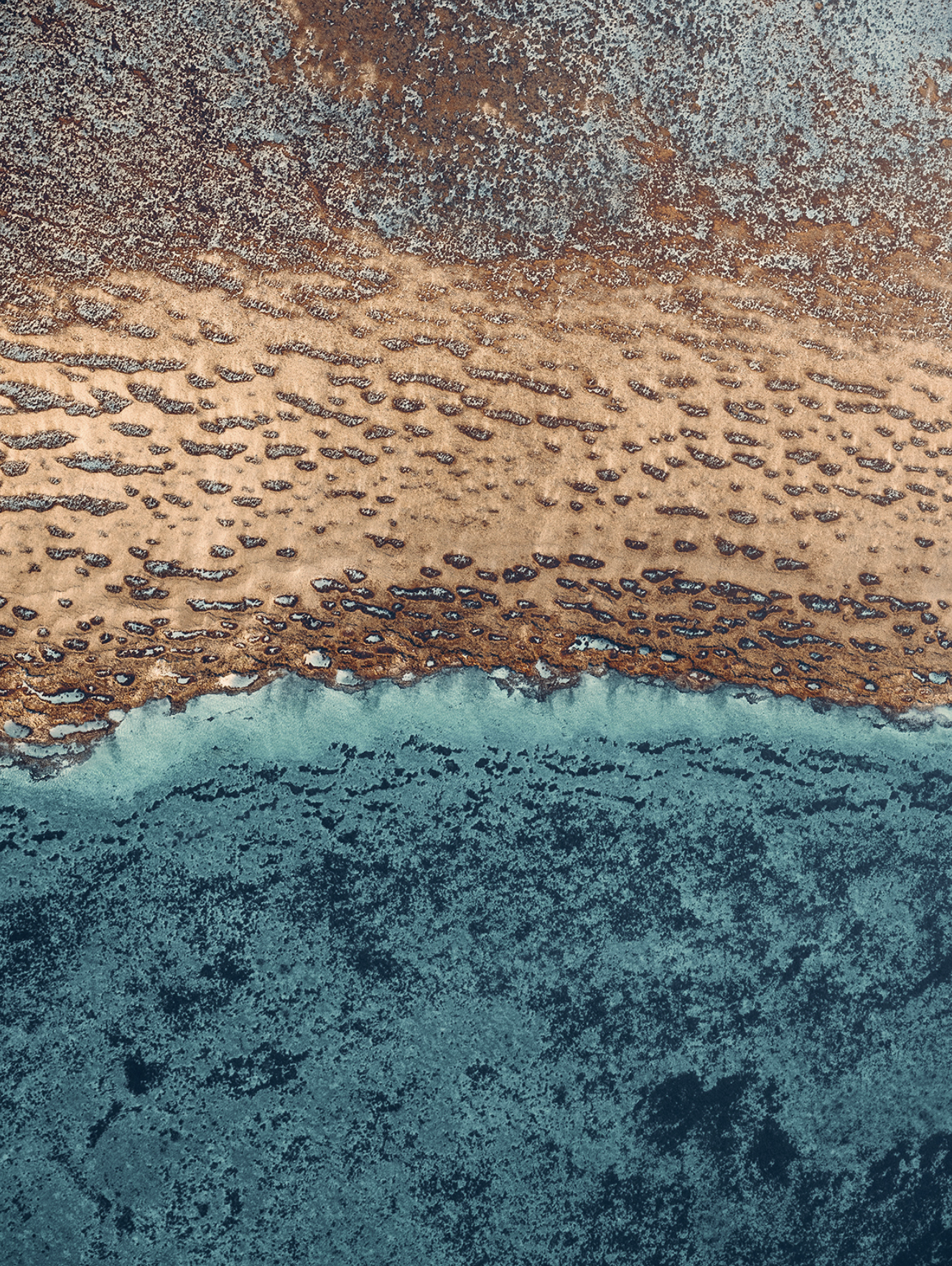 天然地貌视觉美学创意自然有很强的肌理塑造