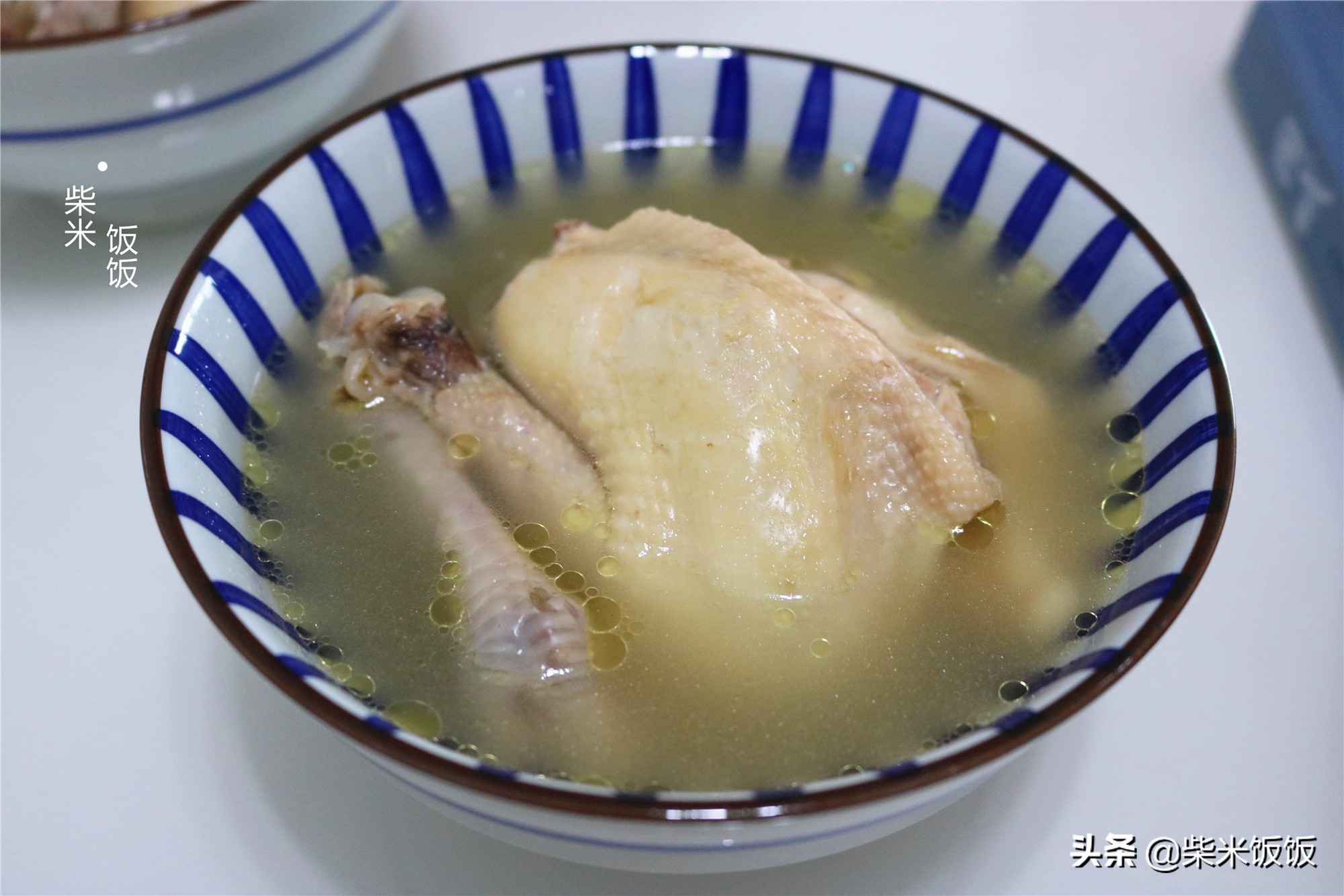 炖鸡汤，别放那么多香料，加这3样就够了，鸡汤鲜美又香醇