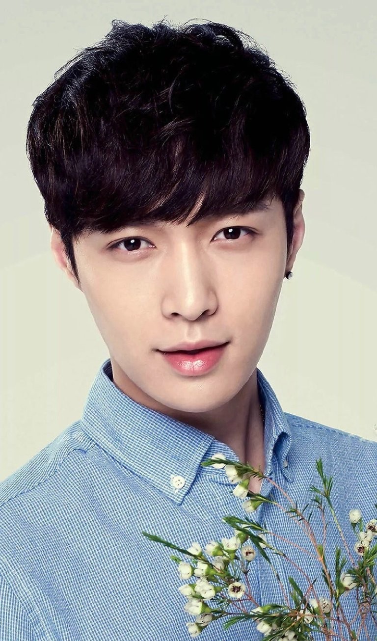 张艺兴为韩国捐款2000万韩元，那是他事业的起点