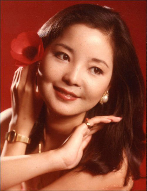1995年邓丽君去世，一个月后遭爆料：她是台湾间谍！咋回事？