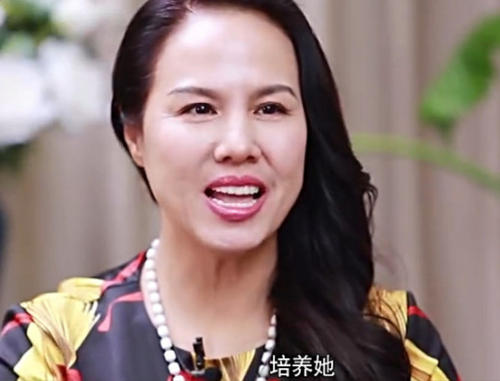 被妈妈控制20多年的郑爽，是如何一步步变成一个