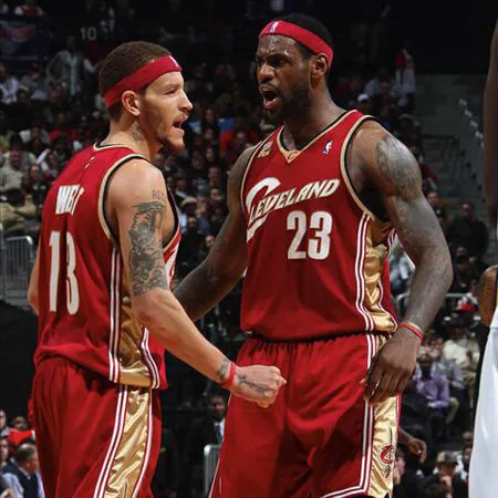 对球迷的回答：NBA 中联系最差的两个球员是谁？