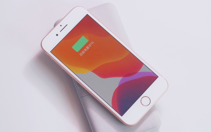 颜值爆表，大空间，iPhone 8总算用上无线快速充电技术：南卡无线充电宝感受