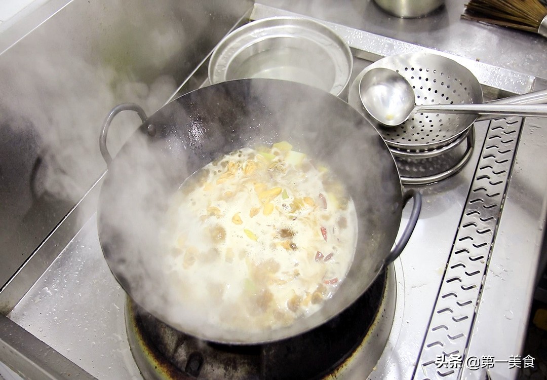 图片[9]-砂锅鸡这样做才好吃 学会这个方法 鸡肉鲜嫩不腥 汤汁浓香四溢-起舞食谱网