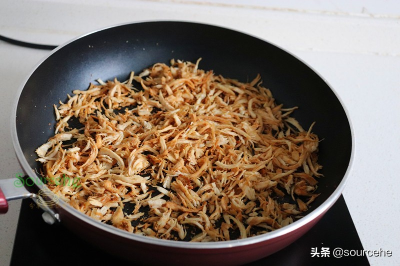 自從學會做肉鬆，隔三差五做一次，寶寶吃粥加一勺，一碗不夠吃