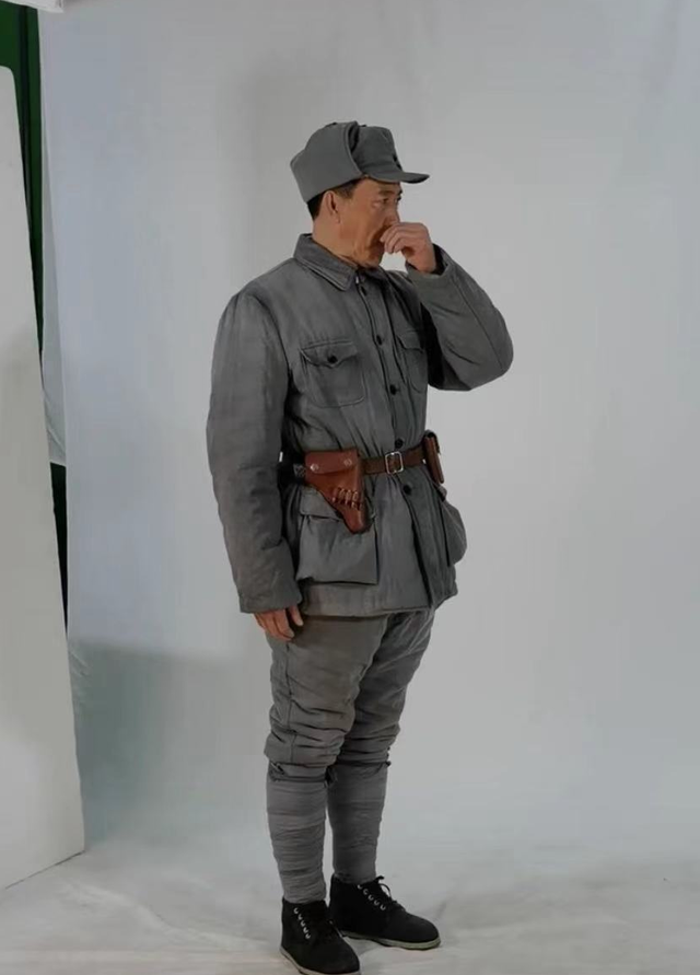 李幼斌再扮“李云龙”，却模样大变：体面老去