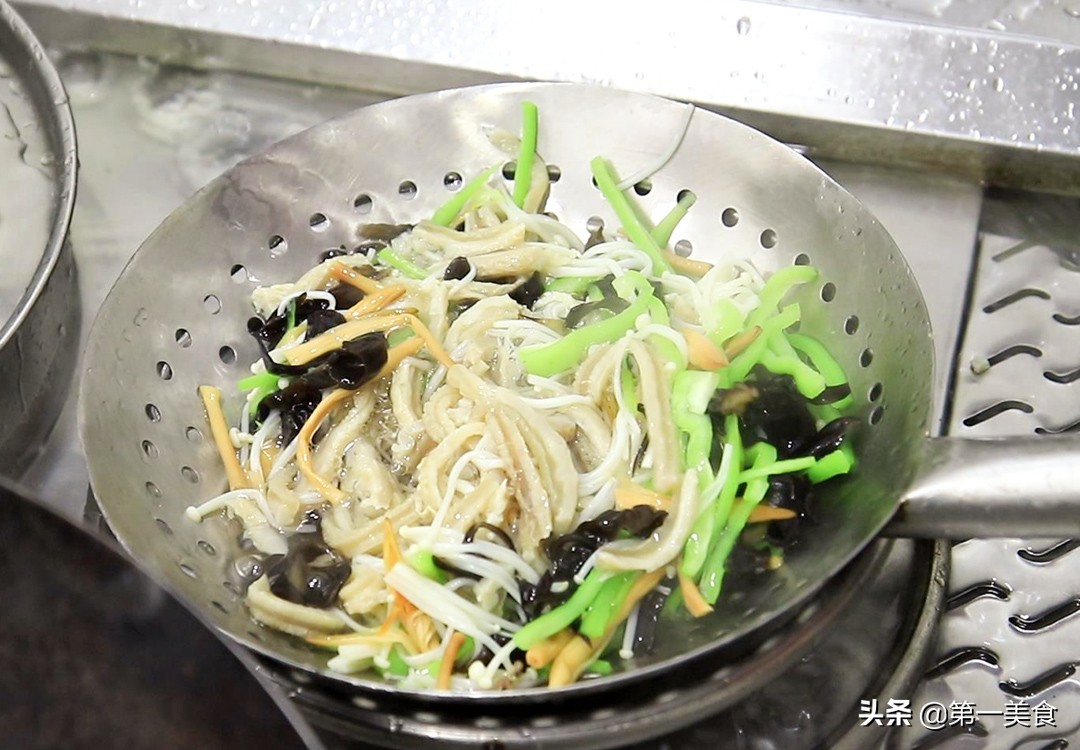 图片[8]-厨师长分享河南名菜酸辣肚丝汤 学会这些小技巧 想不好喝都难-起舞食谱网