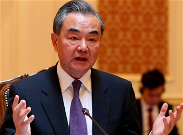 约翰逊输了？中国见招拆招进行反制，英国终于