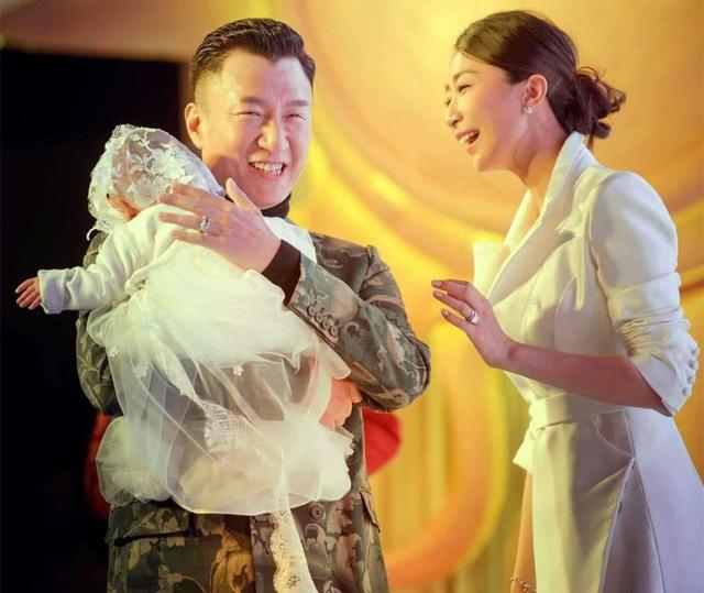 一向“雪藏”妻子的孙红雷，为啥一反常态，要捧王骏迪“上位”？