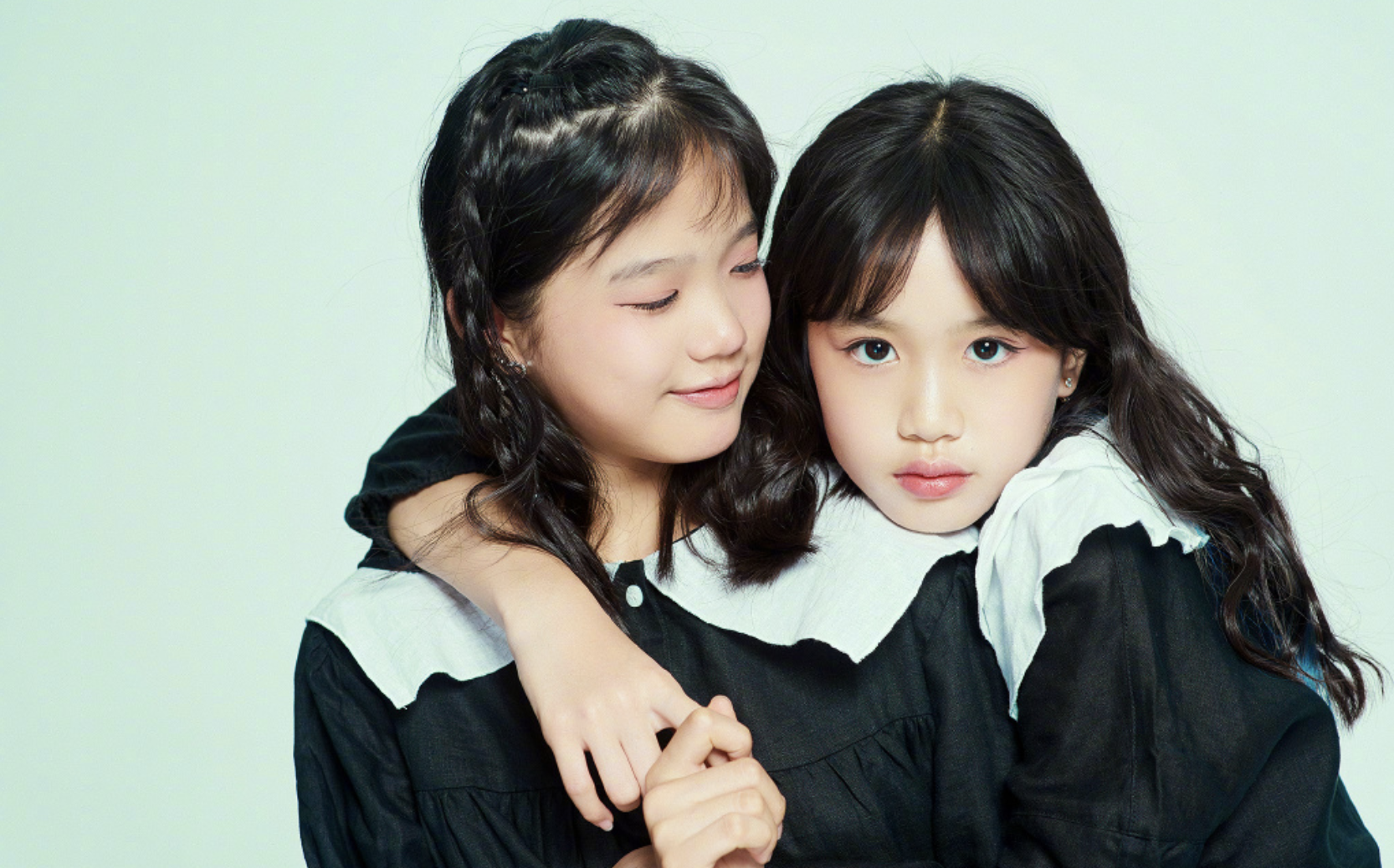 钟丽缇晒母女写真，俩女儿颜值高气场足，妈妈小腹平平仍未能怀孕