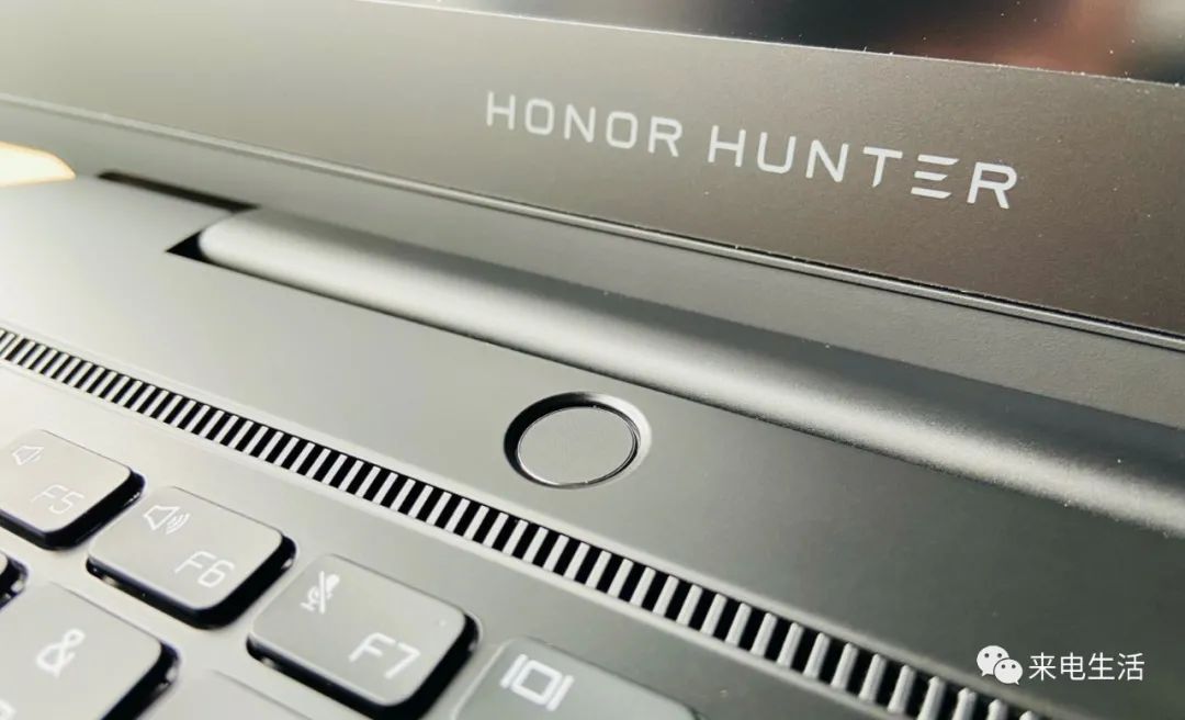 一键狂战畅玩电竞 荣耀首款游戏笔记本猎人V700评测