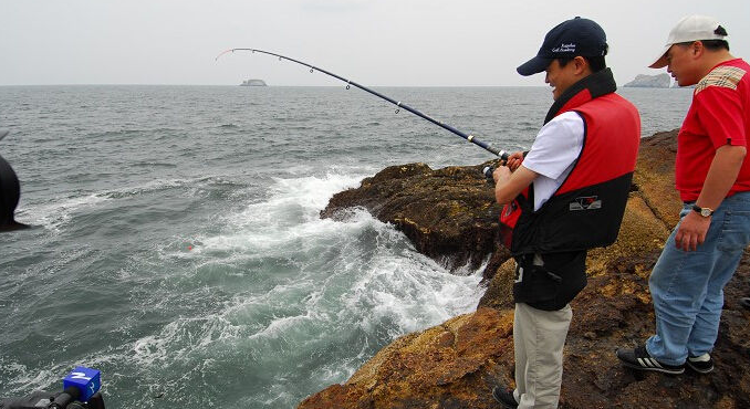 在真正的钓鱼佬眼中每一个有水的地方都是鱼窝