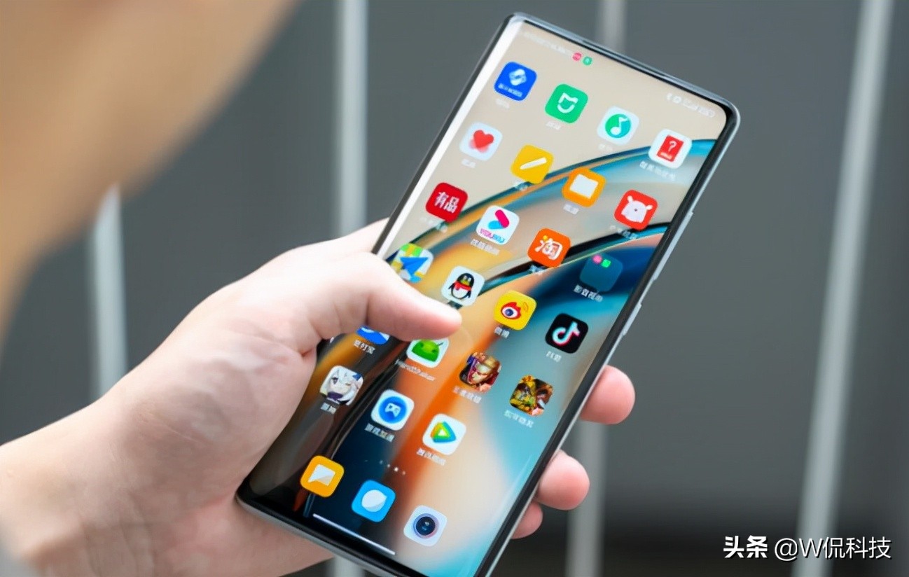 国产手机价格越来越高，降价却越来越快，为何iPhone能泰然处之？