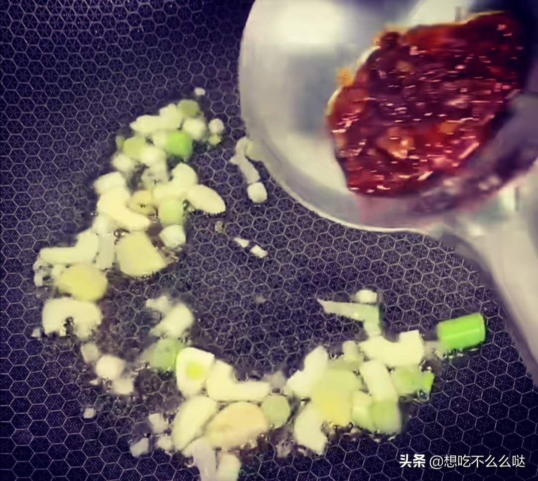 宫保鸡丁这么做，看着就有食欲，做法简单，又香又下饭，好好吃哦