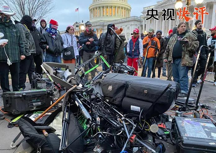 暴民打砸国会山美式民主演砸了