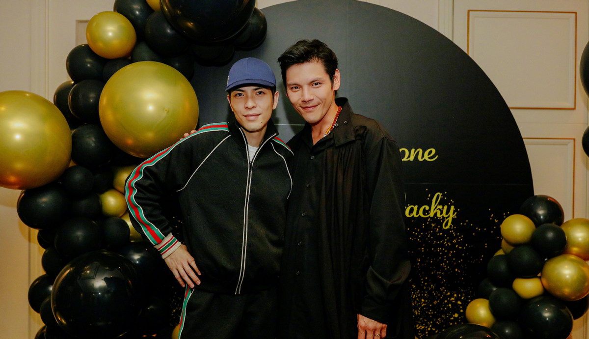 向佐晒全家福庆生，和女儿视频扮鬼脸卖萌，郭碧婷素颜抱娃状态好