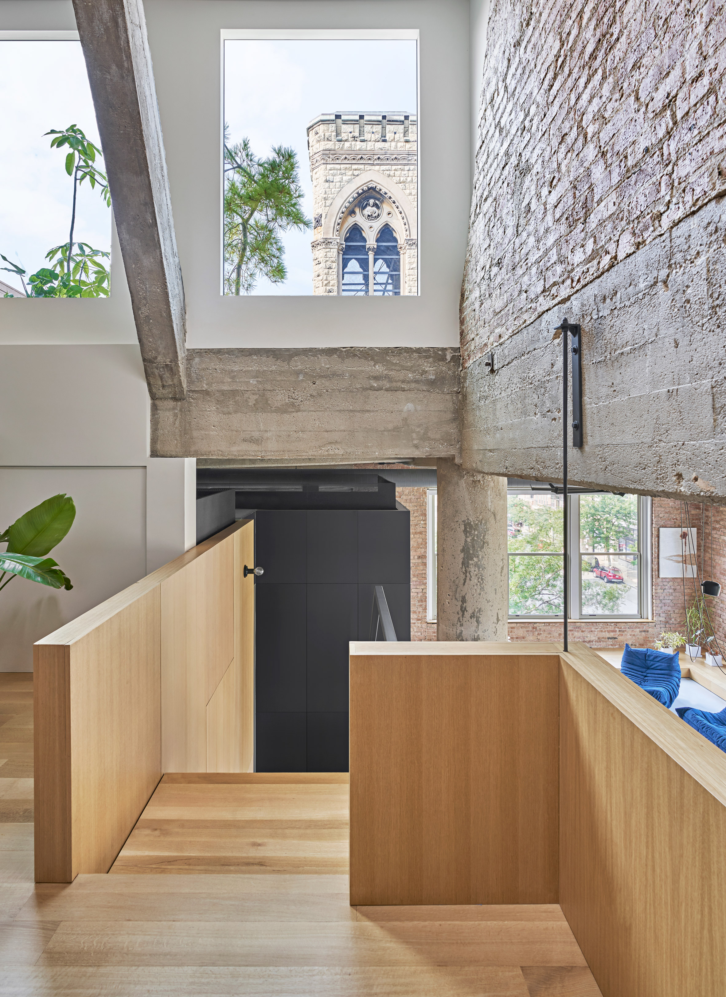 209m²工业风公寓，双层LOFT体量交错好似垂直园林
