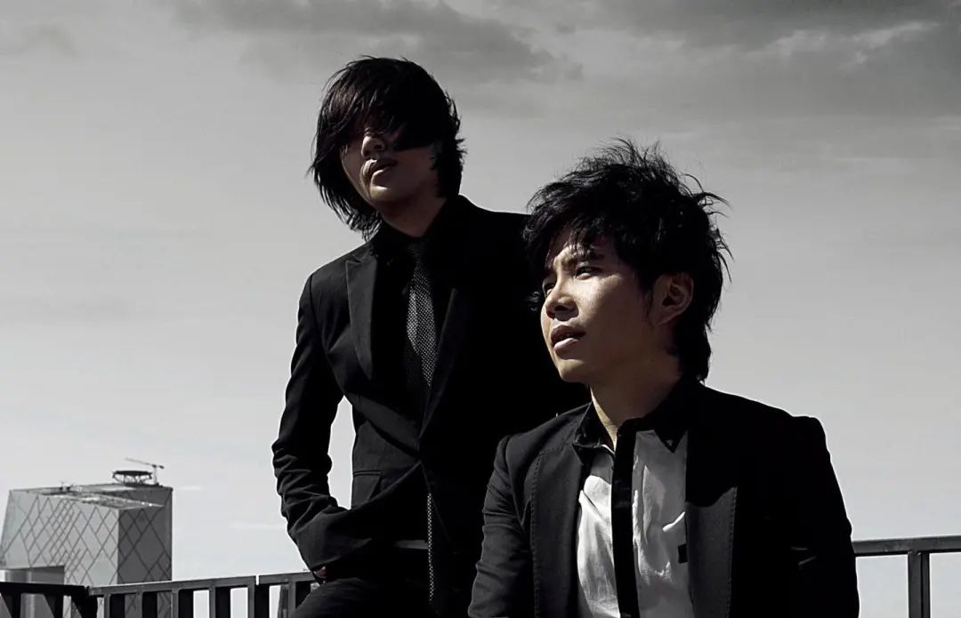 清华毕业，不买房，不用微信  46岁的李健为啥活