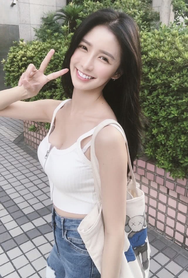 新晋女神蔡卓宜连节目造型都能自己做，网友：就是笑容看多有点腻