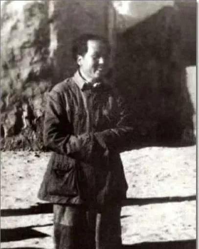 毛主席提議徐海東出席黨的九大，他激動地說：就是爬，我也要爬去