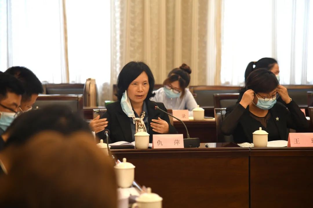 市五届人大常委会举行第四十四次会议《怀化市机动车停车条例（草案）》进入二审阶段