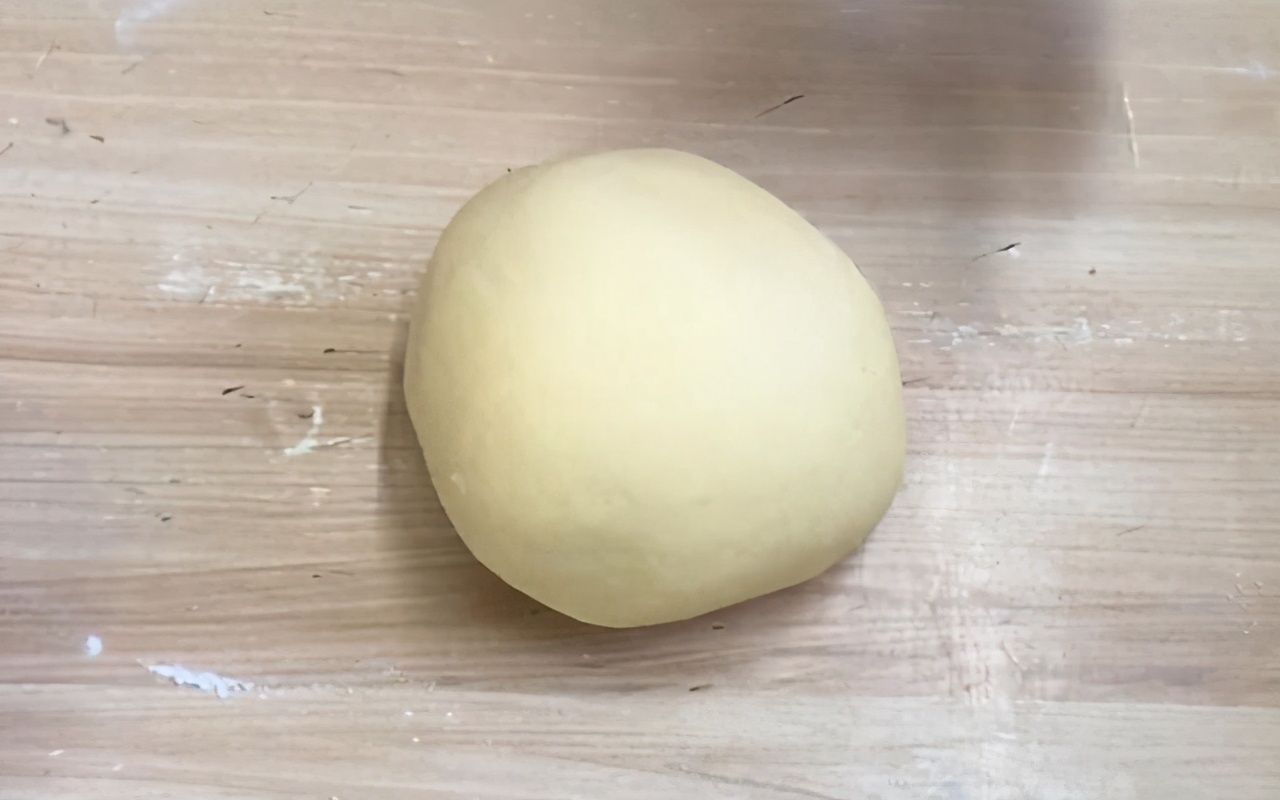 快過年了，蒸點五彩蔬菜饅頭過新年，鬆軟香甜，多彩多姿寓意好