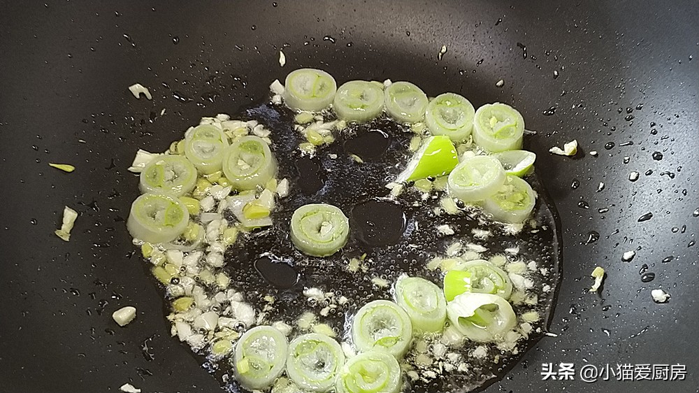 图片[9]-进入秋季后 这道菜我家隔三差五就做一次 制作简单还下饭-起舞食谱网