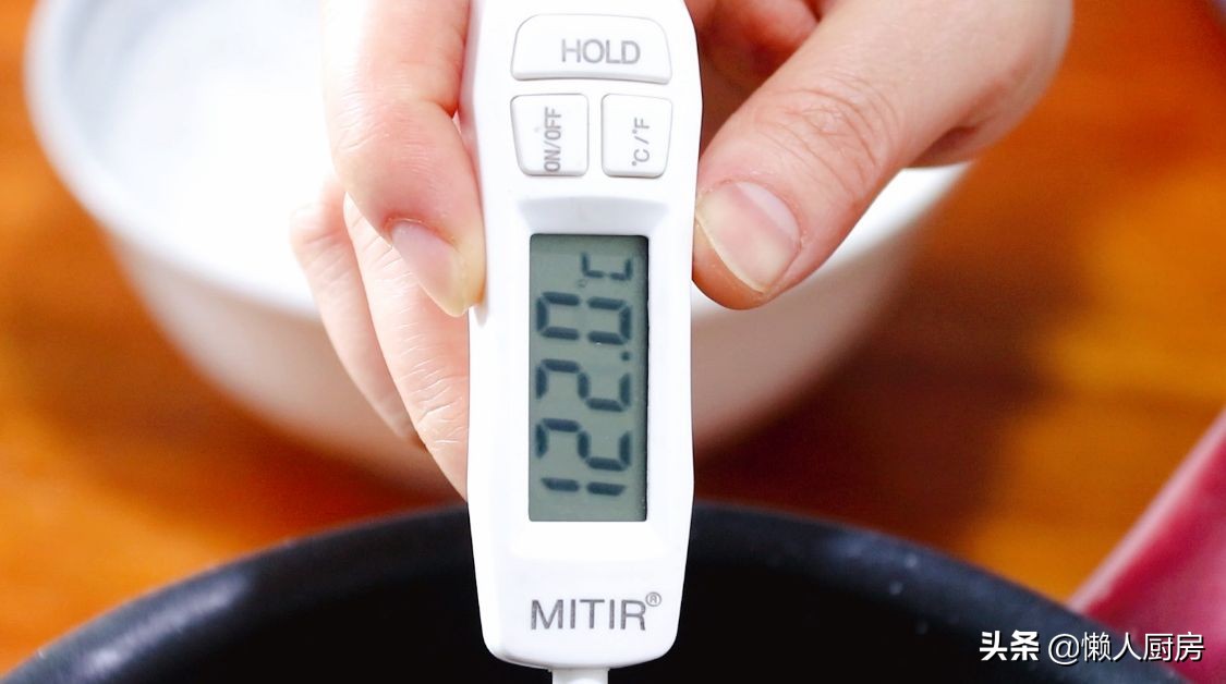 這是棉花糖的簡單做法，只需要4種食材，還可做雪花酥、牛軋糖