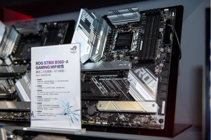 CF对抗赛+液氮超频 华硕主板引爆BW2021