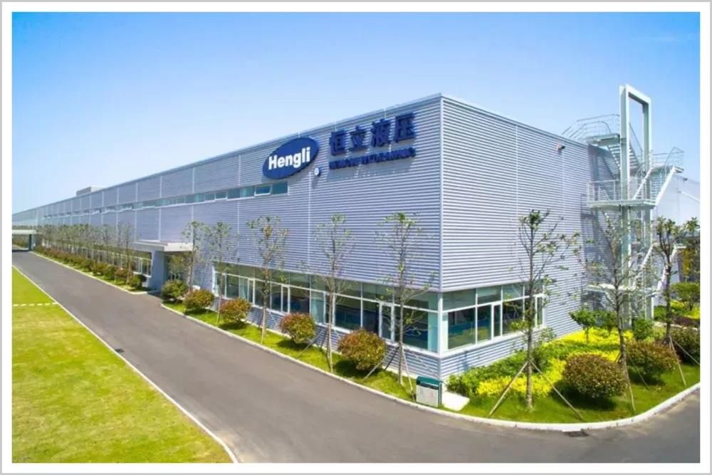 反攻卡脖子！这个中国“疯子”，给全球挖掘机装上中国“心脏”