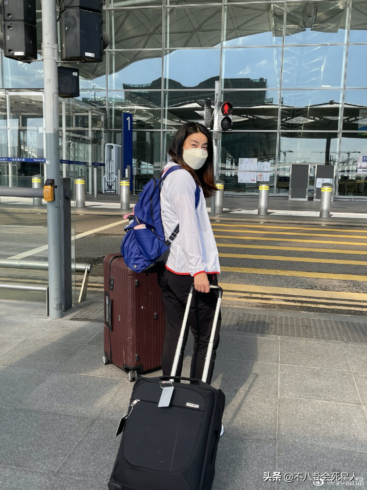 豪門少爺變小保姆，郭晶晶去東京霍啟剛小心伺候，結婚9年如新婚