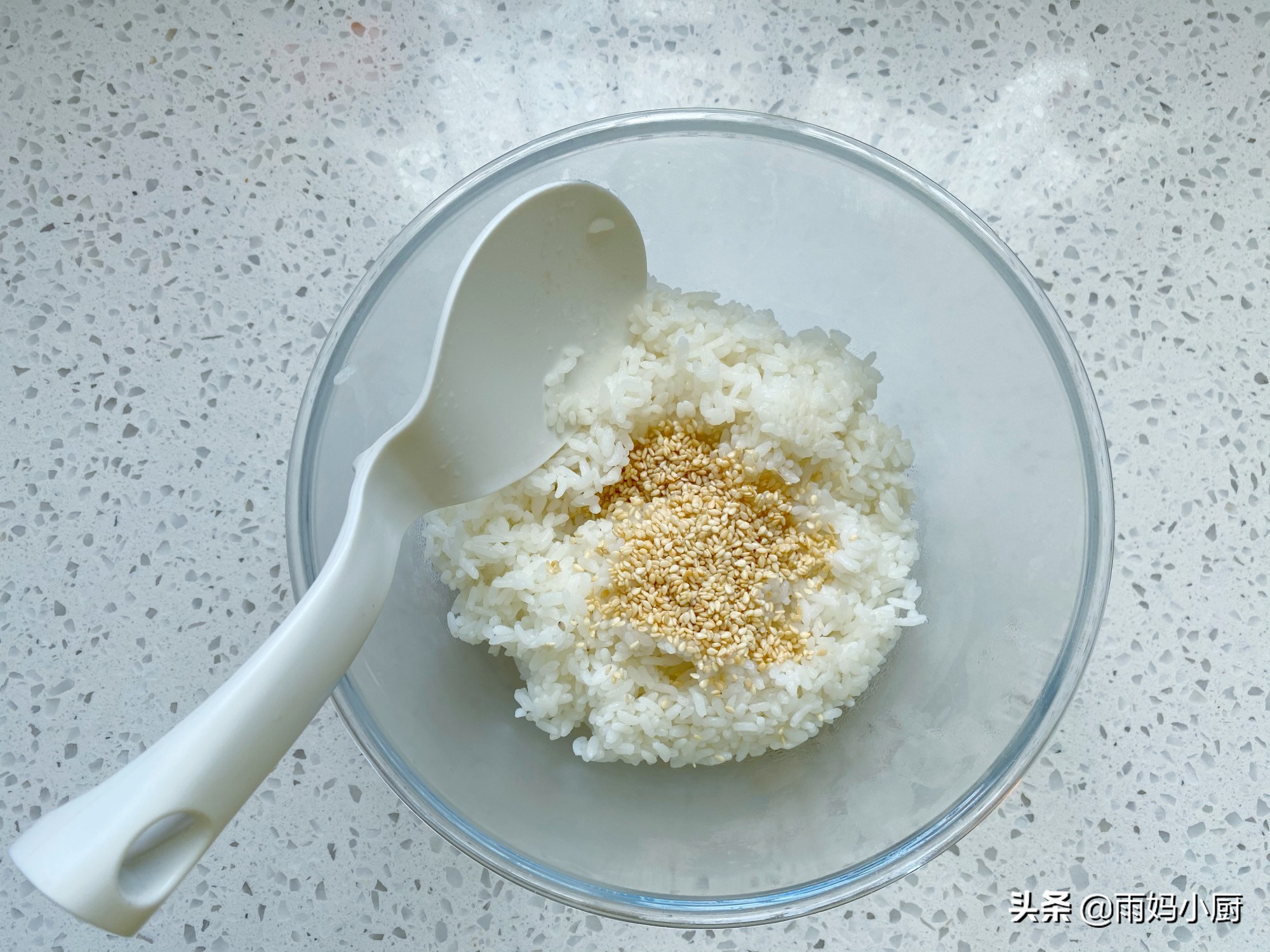 2分鐘疊好的網紅便當海苔包飯，做法簡單又方便，懶人早餐必備