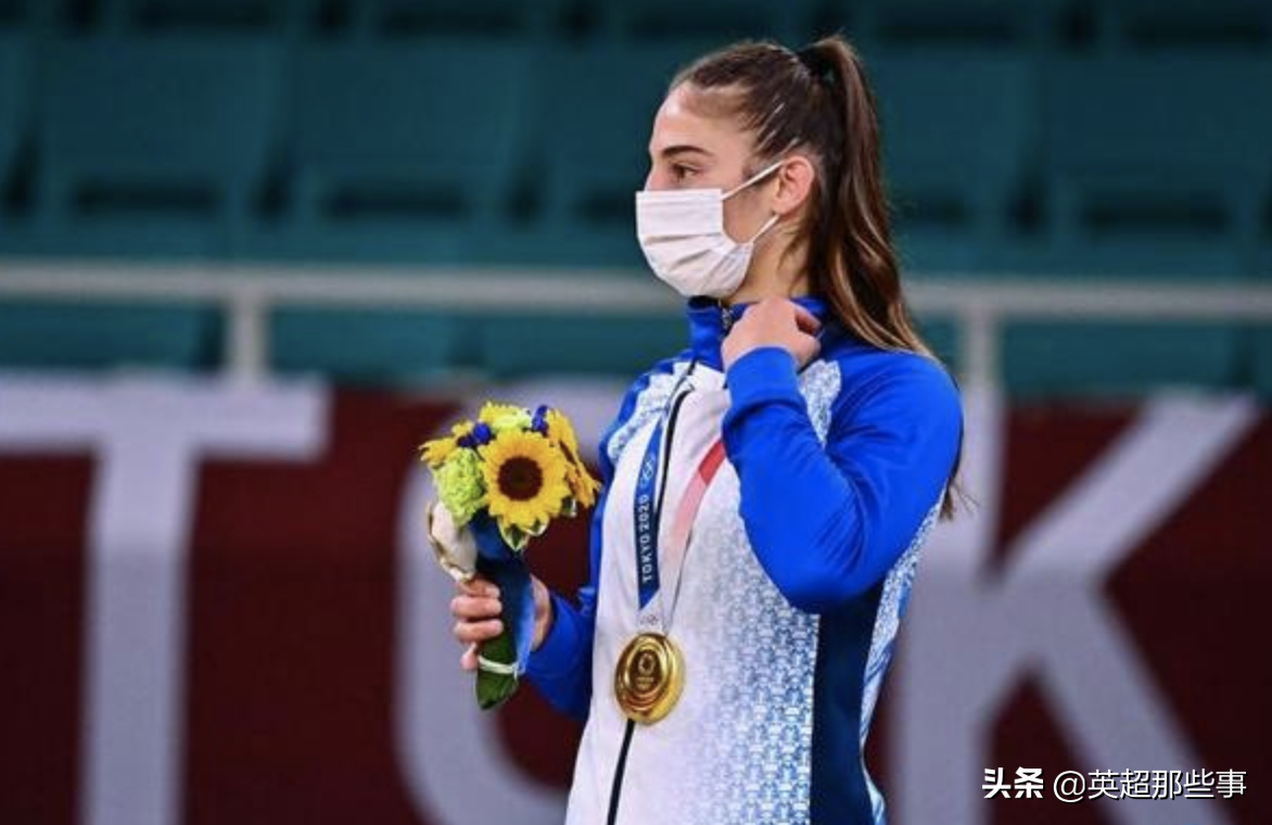 励志！180万人小国仅11人参赛，勇夺2金，高居金牌榜第11