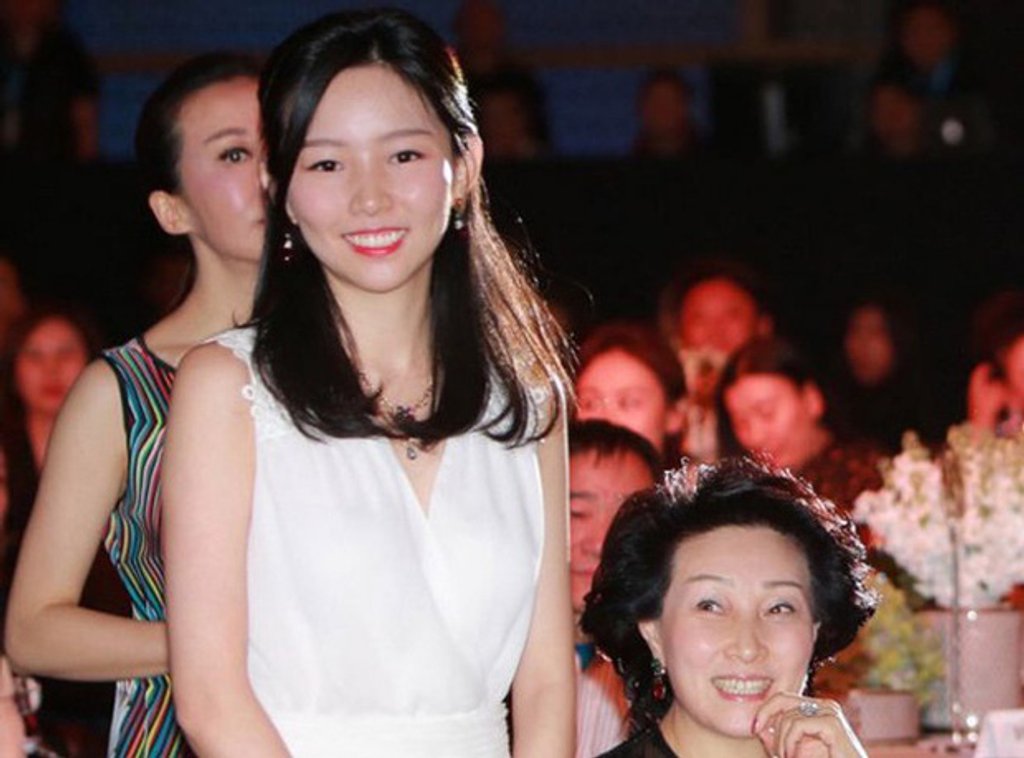 后浪来了：豪门姐弟资产超过700亿，俊男靓女才貌俱佳羡煞旁人