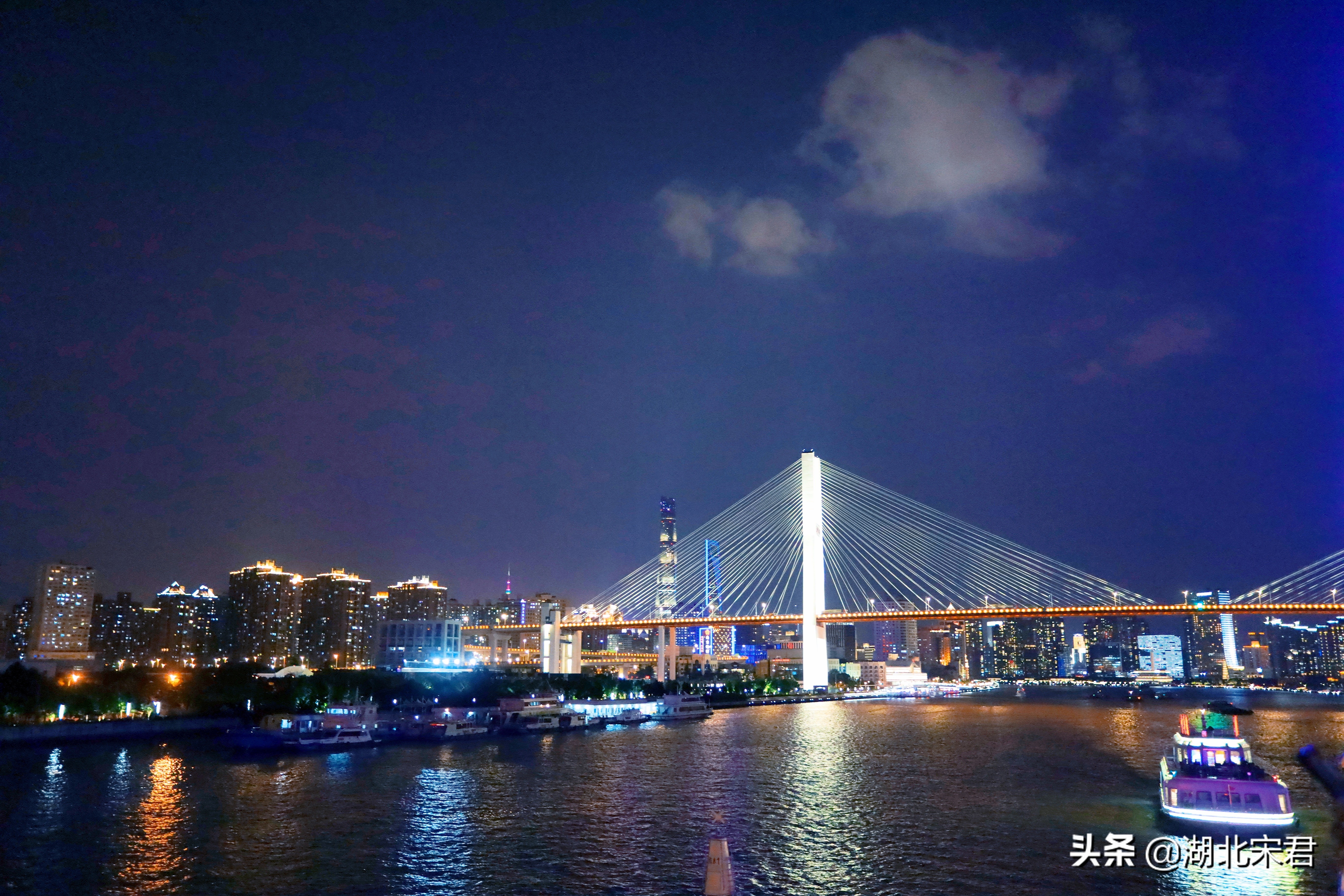 国庆夜游黄浦江 2小时最快了解感知上海