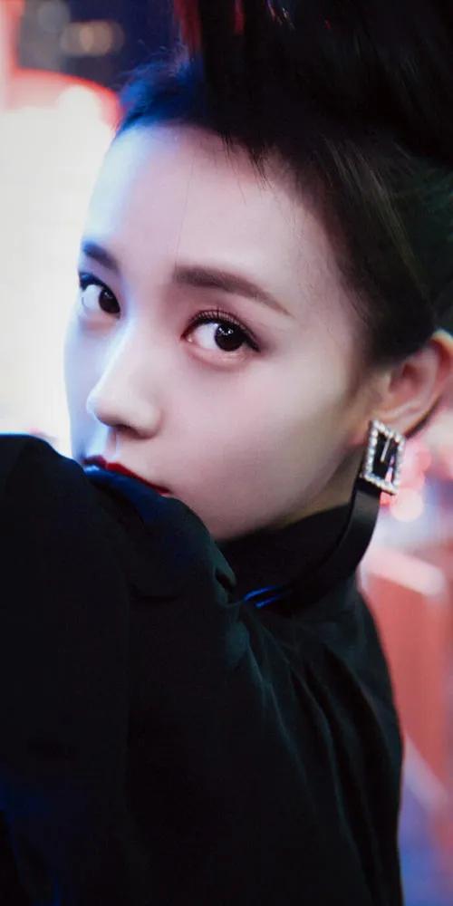 Li Yitong is high-definition mobile phone wallpaper