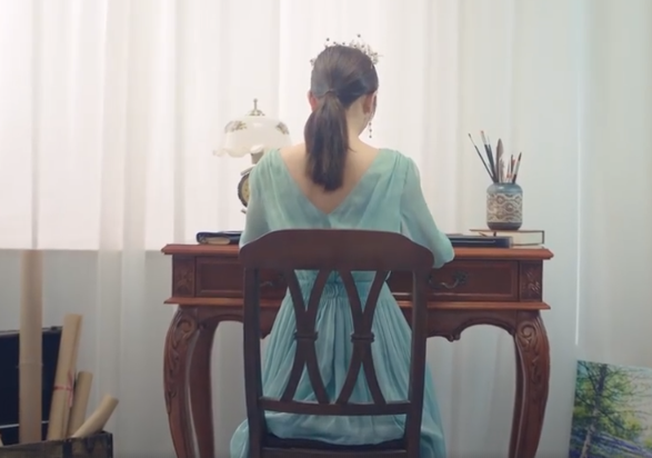 杨紫身材又翻车！膀大腰圆瑕疵太多，拍个背影