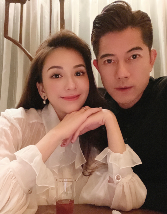 方媛520曬夫妻合影，郭富城送大束紅玫瑰，配合嬌妻秀足恩愛