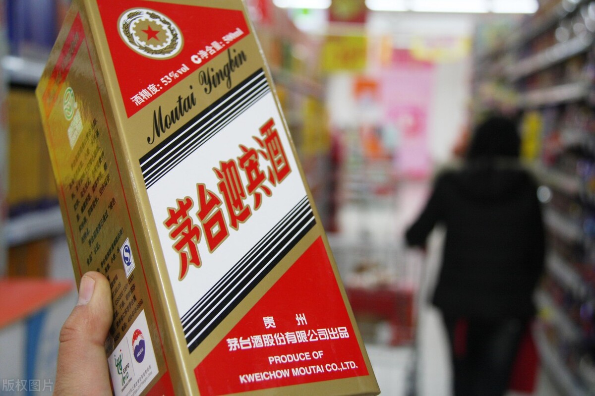 7月回到枯荣线，经济刺激预期，沪指上涨1.5%，成交额破万亿