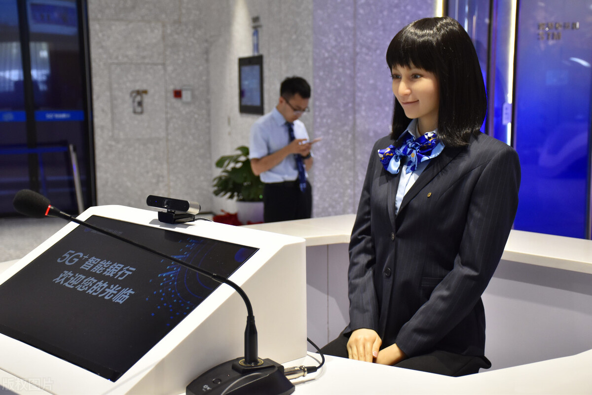 銀行招聘都考些什么？社招和校招哪個待遇會更好？